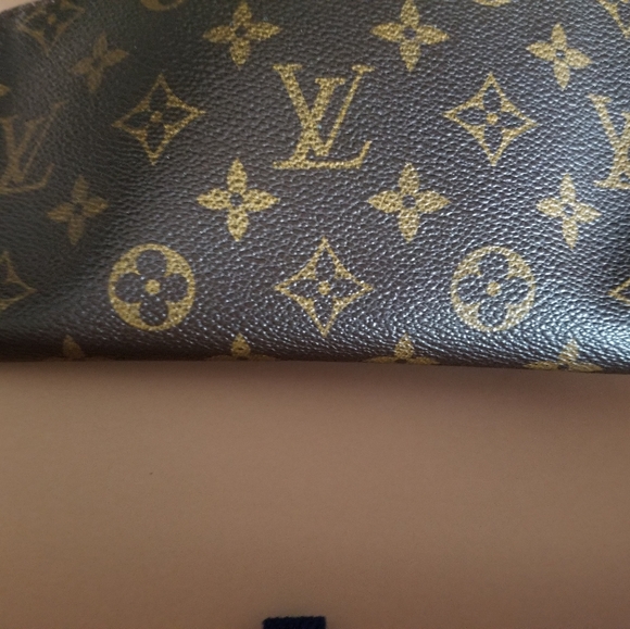 LOUIS VUITTON Classic pouchette Monogram - Picture 8 of 16